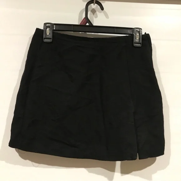 H&M Elegant Black Skirt - Picture 1 of 4